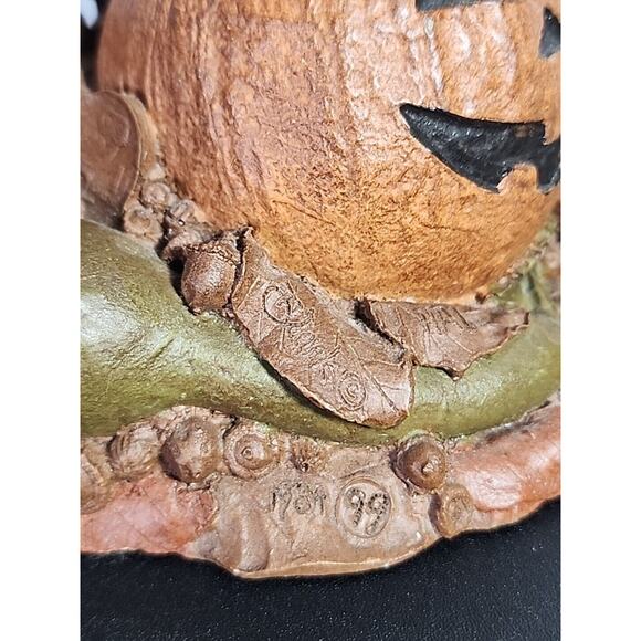 1984 Tom Clark Gnome Figurine "Hal" with Halloween Jack O Lantern - Picture 3 of 6